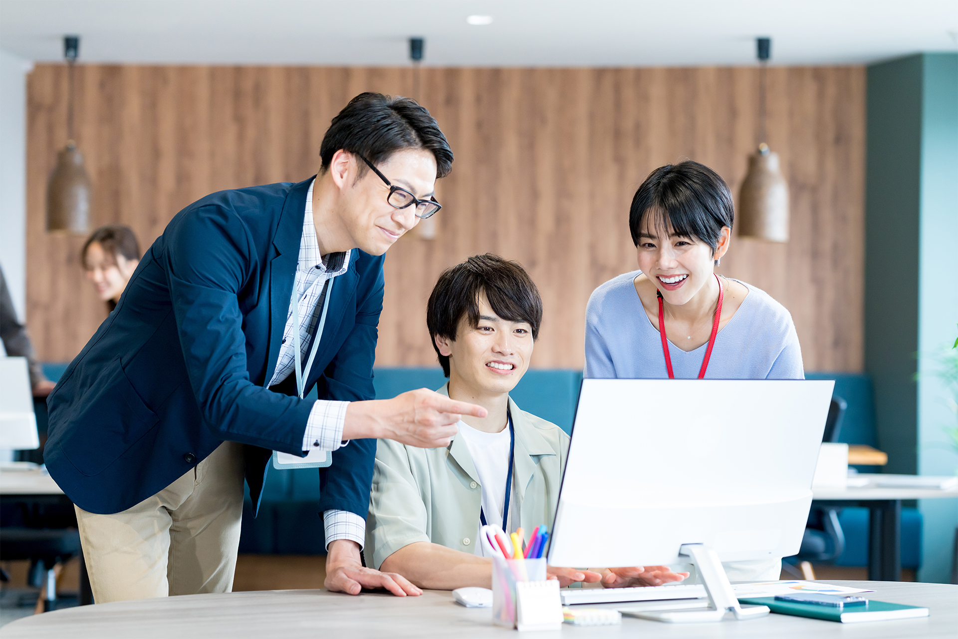 チームで開発に取り組むエンジニア