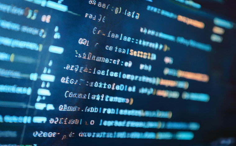 モニターに表示されたソースコードのクローズアップ